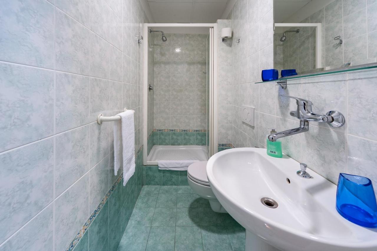 Monticello Apartment Via Cavour Рим Екстериор снимка