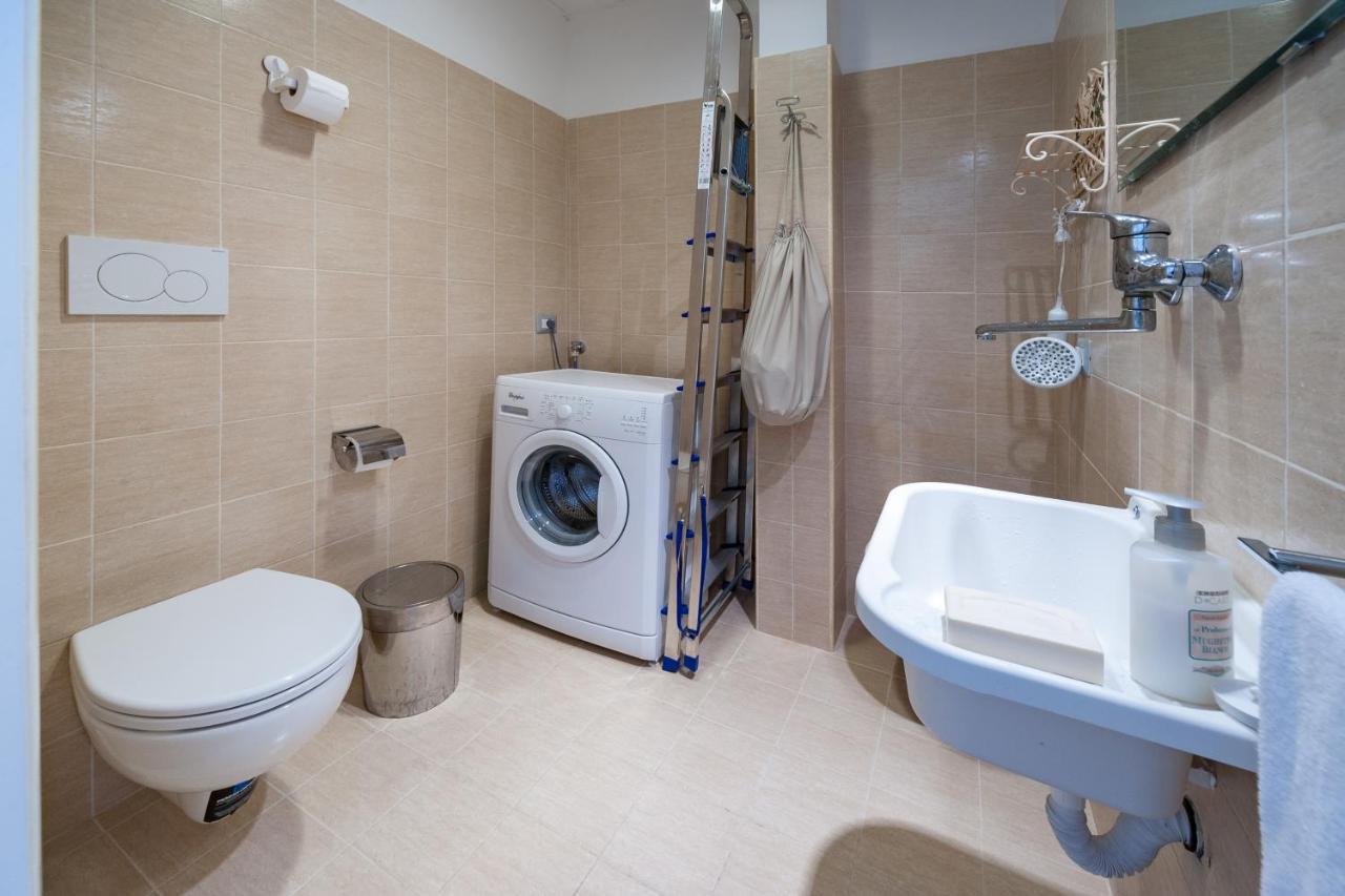 Monticello Apartment Via Cavour Рим Екстериор снимка